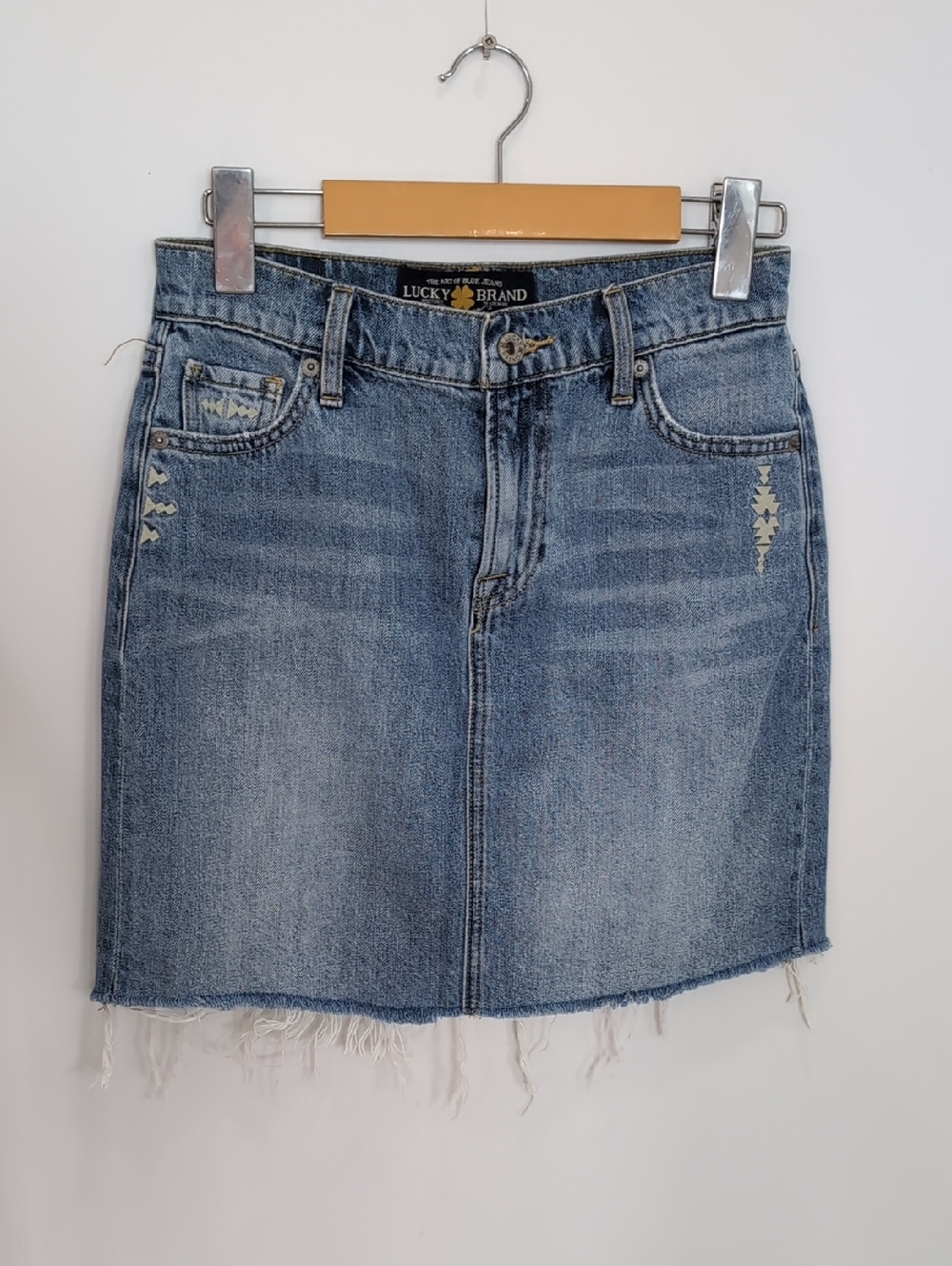 LUCKY BRAND | Women's Light/Med Wash Mid-RIse Frayed Embroidered Mini Skirt